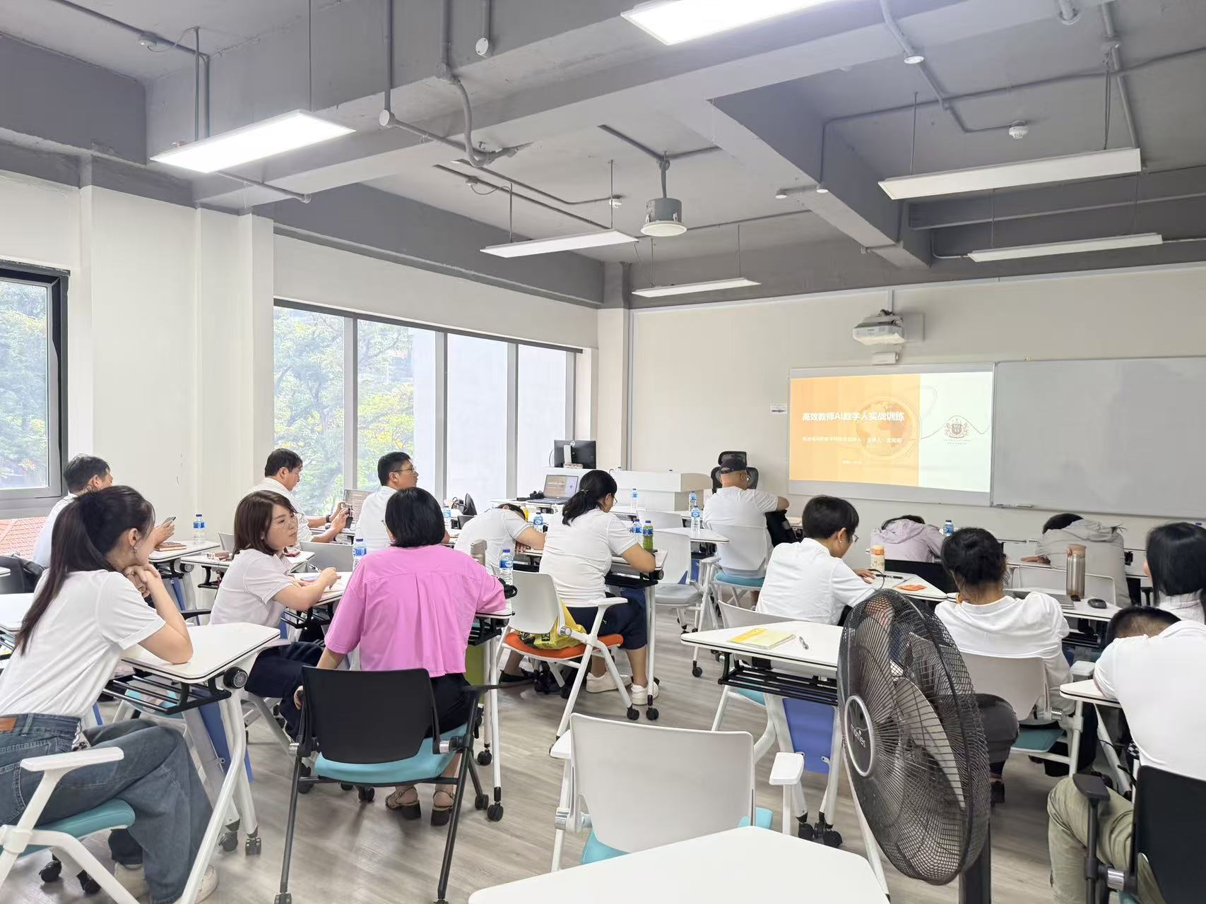 广东科贸职业学院教师参加AI培训 / Teachers from Guangzhou Polytechnic of Science and Trade attending AI training